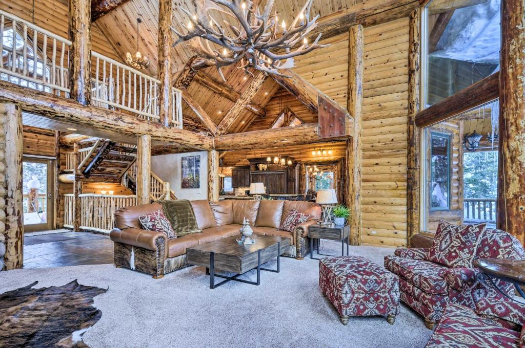 Delightful Cabin Vacation Rental with Fire Pit!